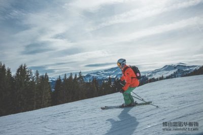 來看啦喂！教你如何選購滑雪服
